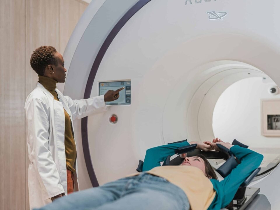 How Spine Neurosurgeons Utilize Imaging Techniques for Diagnosis