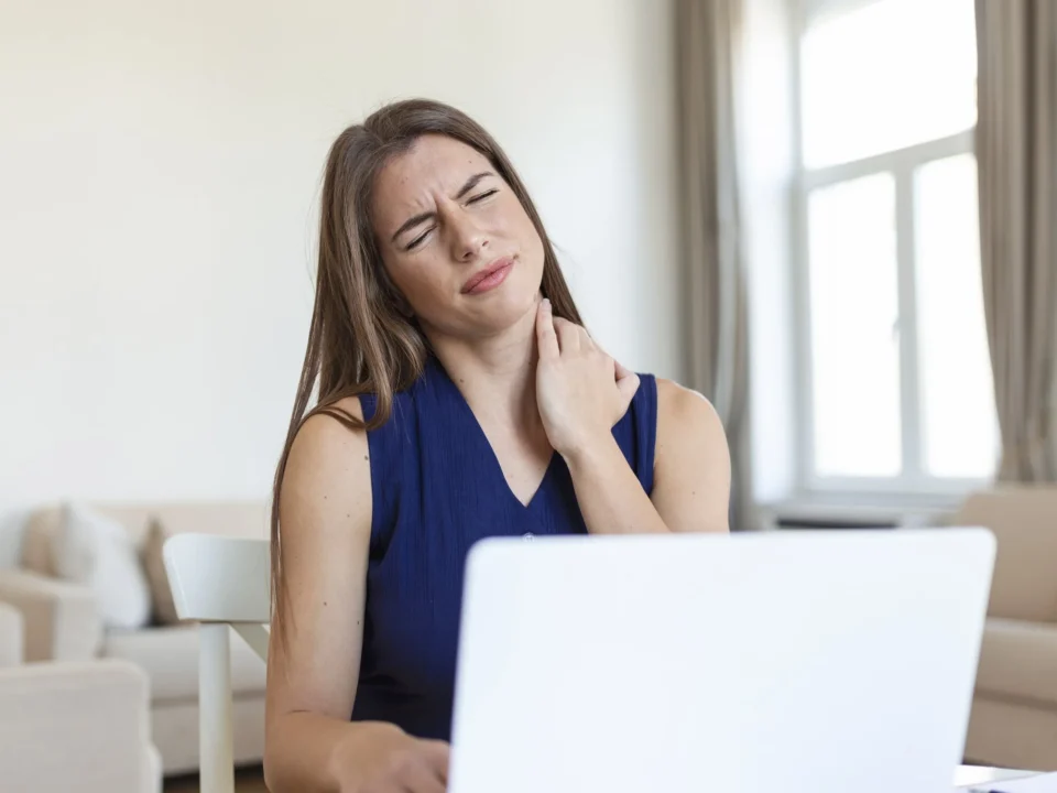 How To Differentiate Between Acute and Chronic Neck Pain